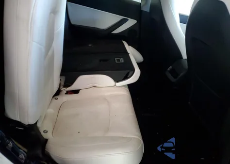 2021 Tesla Model Y z USA, uszkodzony, nr VIN 5YJYGDEF7MF266867